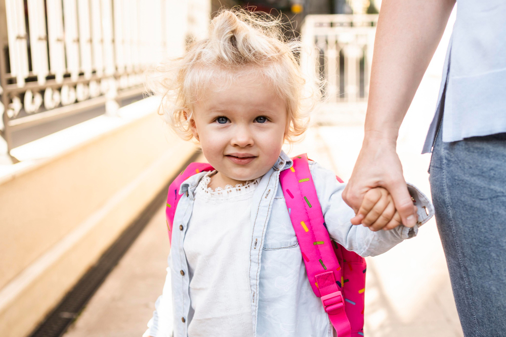 bambina mamma inserimento scuola infanzia