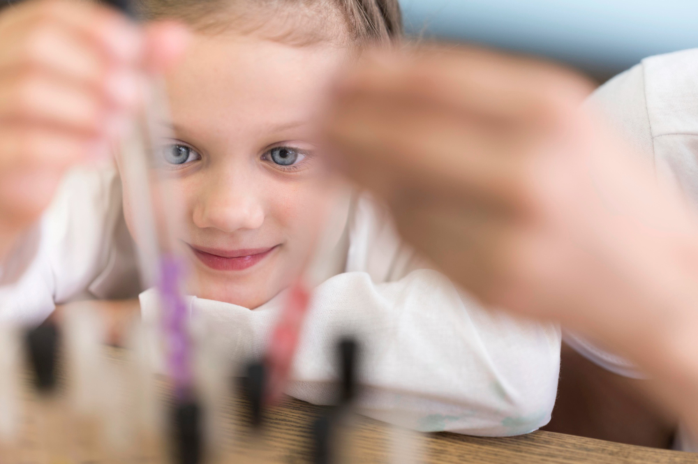 Potenziale dei bambini: come svilupparlo a scuola con 5 trucchi Montessori.