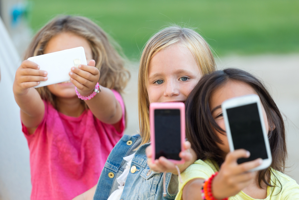 Cosa provoca l’uso del cellulare nei bambini.