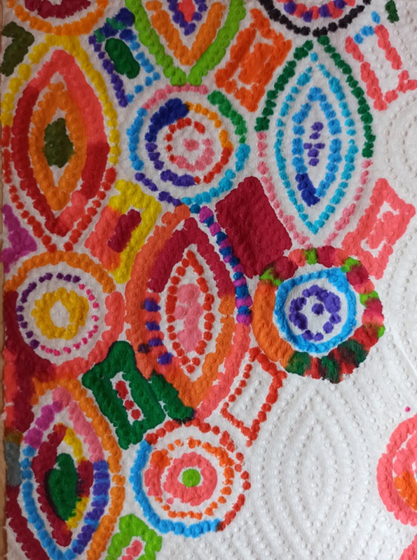 carta casa con puntini multicolore